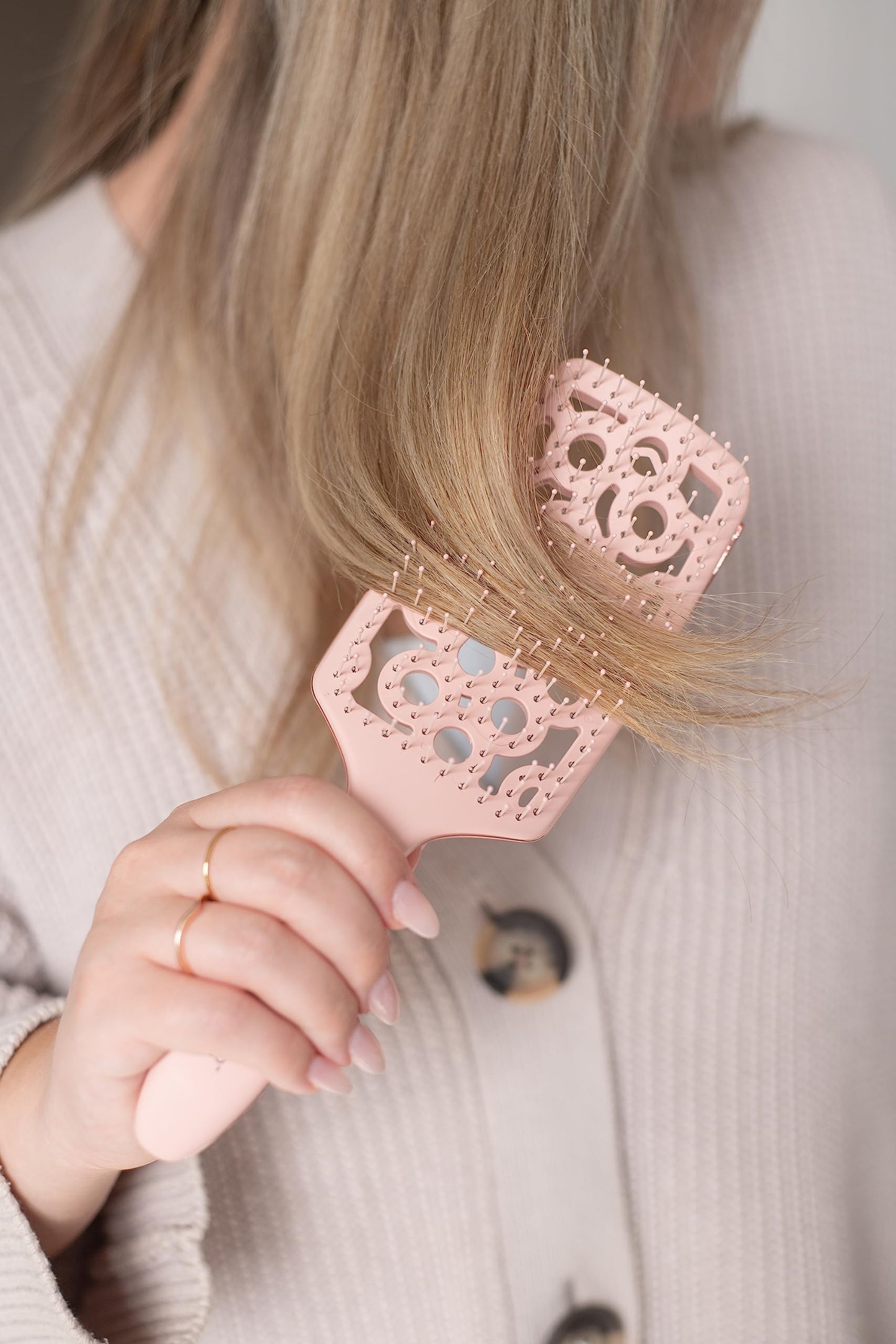 FRAMAR Professional Vented Hair Brush – Curved Hair Brush For Blow Drying, Wet Paddle Brush For Hair, Vent Brush For Blow Drying, Wet Hairbrush For Women – Heat Resistant - Champagne