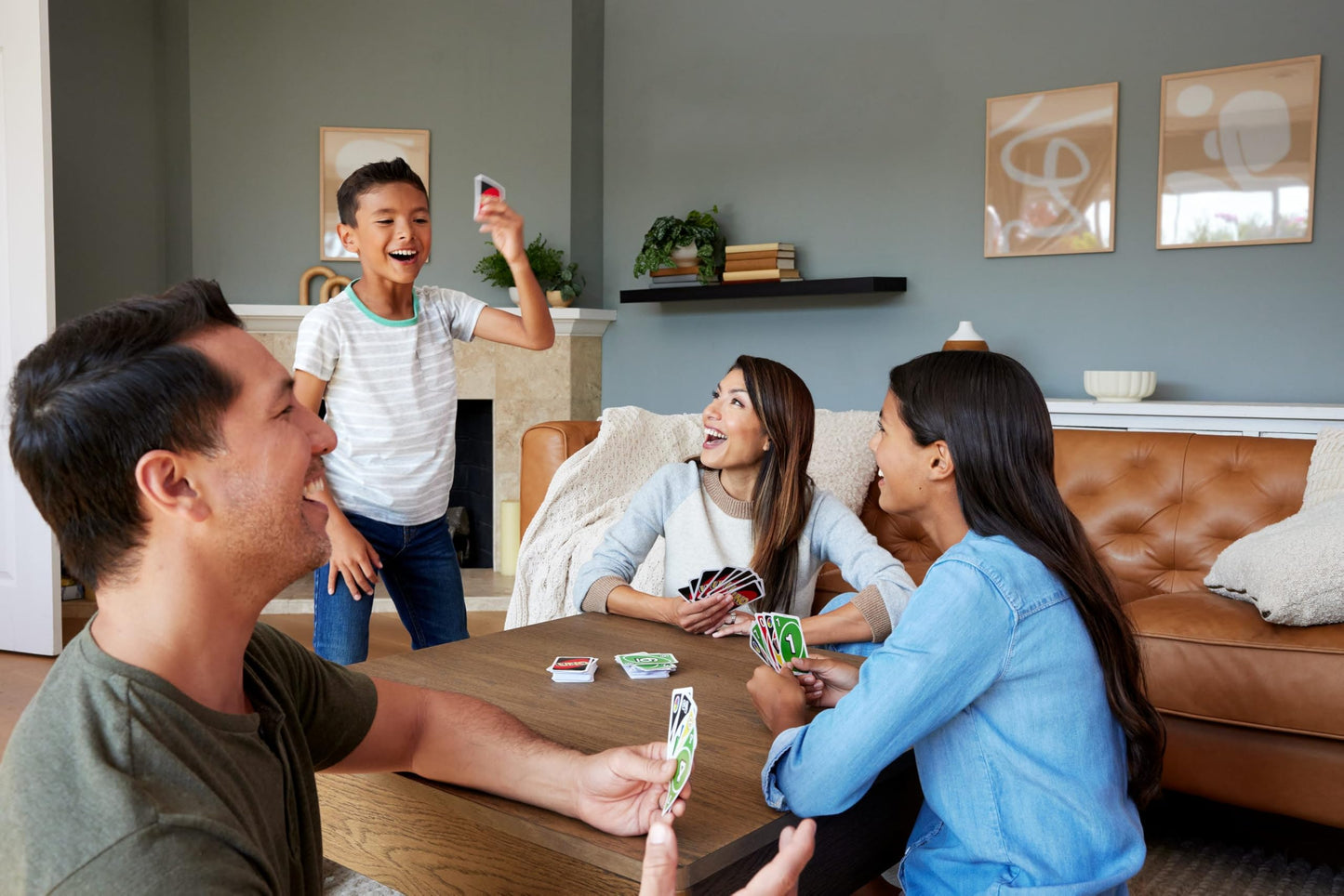 Mattel Games UNO Card Game in a Collectible Storage Tin for Kids, Adults, Families, Parties & Travel, 2 to 10 Players (Amazon Exclusive) (Amazon Exclusive)