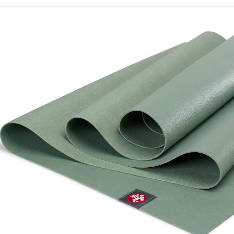 Manduka eKO Superlite Yoga Mat for Travel - Lightweight, Easy to Roll and Fold, Durable, Non Slip Grip, 1.5mm Thick, Leaf Green, 71" x 24"