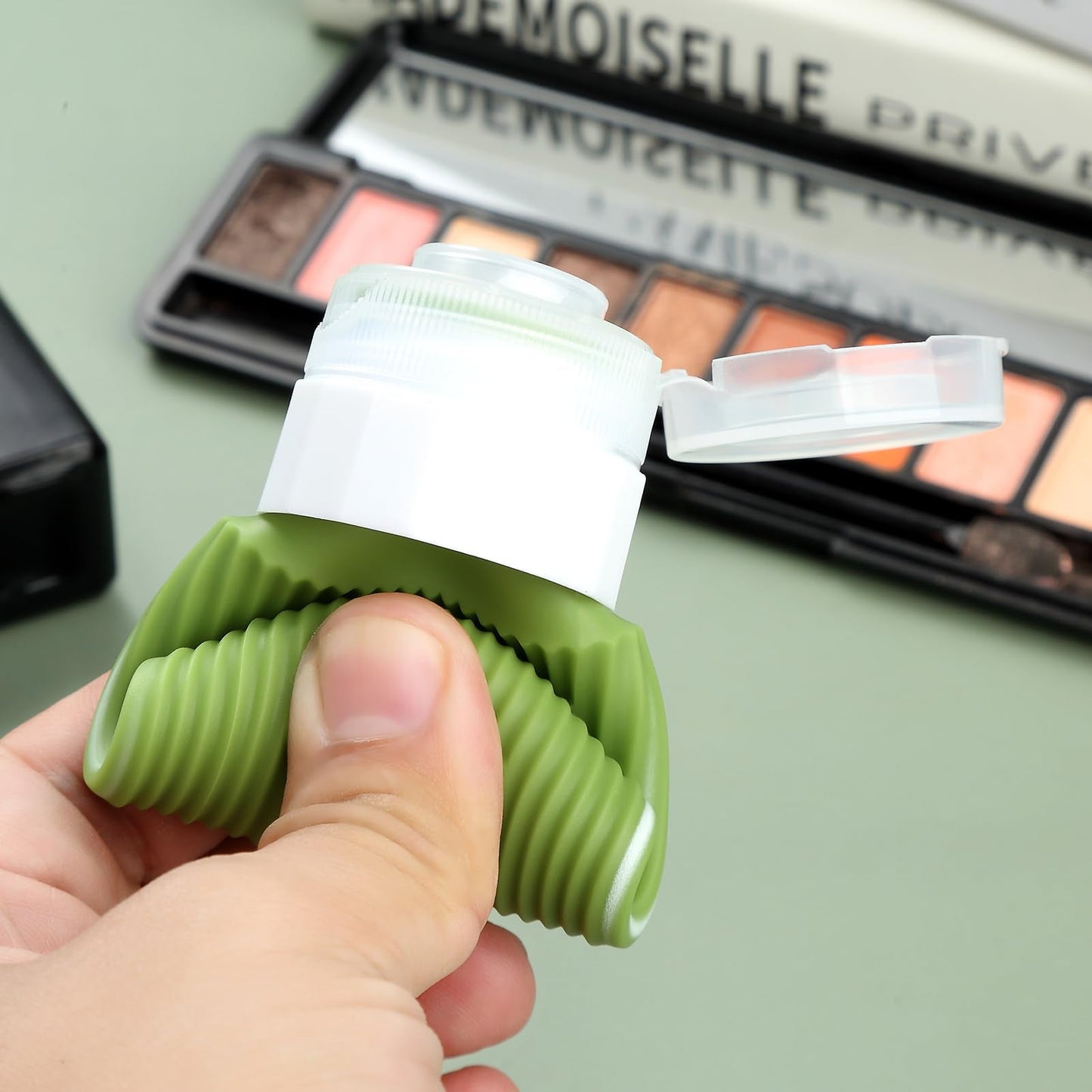 Mrsdry Travel Bottles for Toiletries, Tsa Approved 2oz Travel Bottles, BPA Free Leak Proof Travel Size Toiletry Containers, Refillable Travel Accessories with Toiletry Bag for Shampoo Liquid (4 Pack)