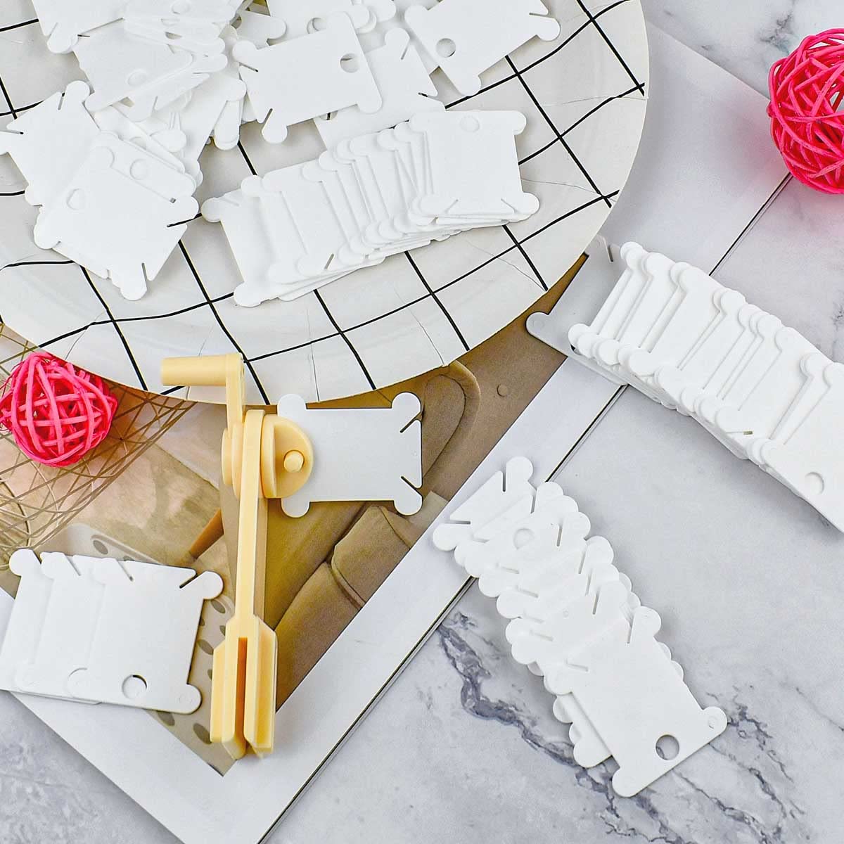 120 Pcs Plastic Floss Bobbins with 1 Pcs Bobbin Winder for Cross Stitch Cotton Thread Craft DIY Sewing Storage Thread Organizer Holder Embroidery DIY Cards (White)