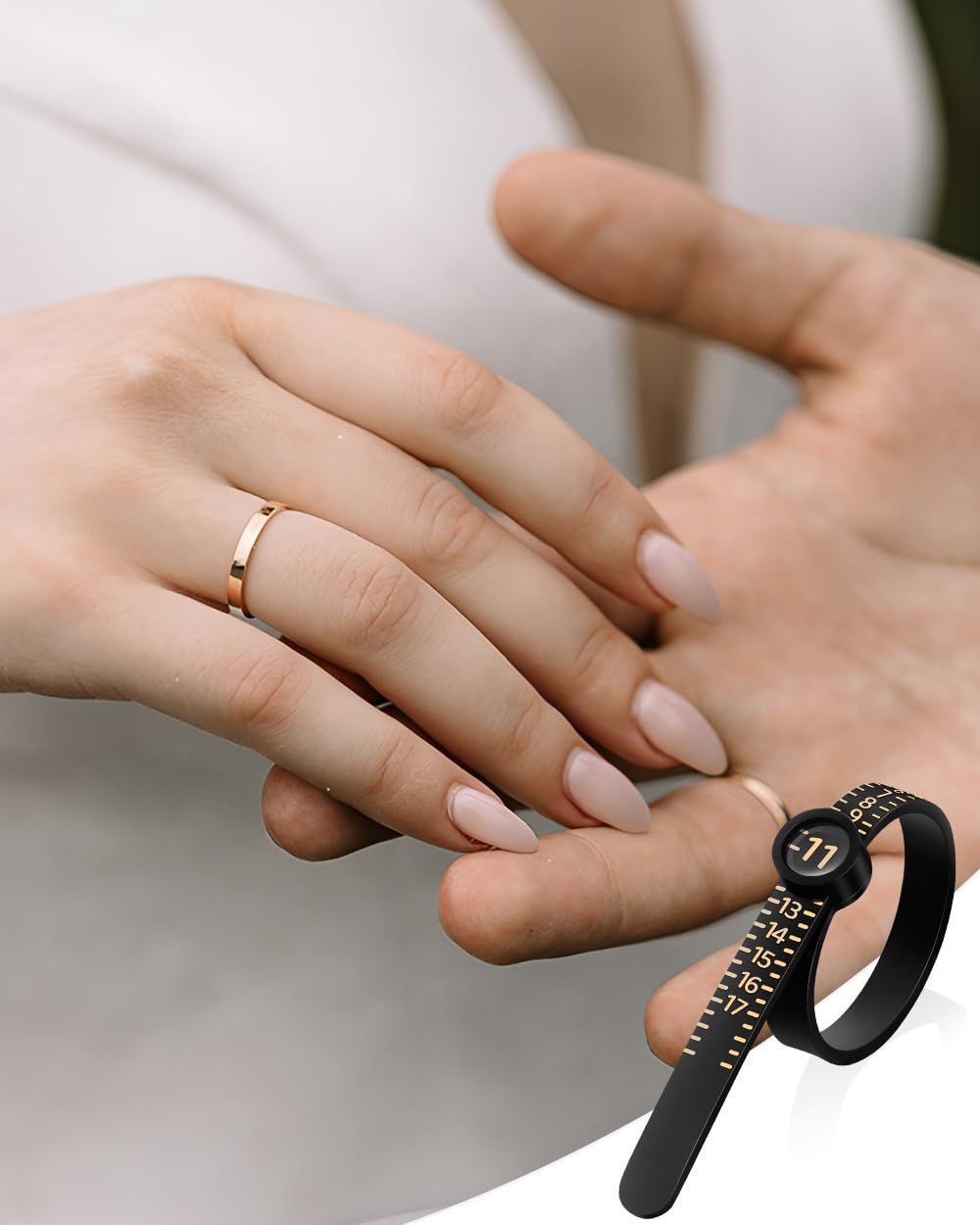 Meowoo Ring Sizer Measuring Tool with Magnifier, for Ring Measurer and Ring Sizer Clear and Intuitive Reading. Plastic Ring Sizer with Lens, 1-17