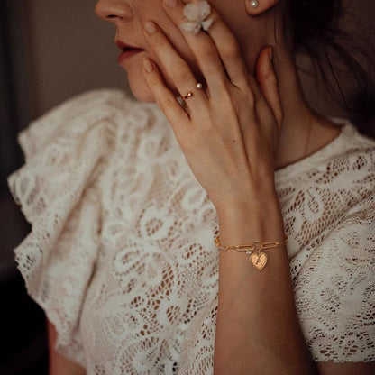 Gold Charm Initial Bracelets for Women, 14K Gold Plated Dainty Heart Bracelet for Women, Best Friend Sister Paperclip Chain Love Bracelet, Pulseras de Mujer