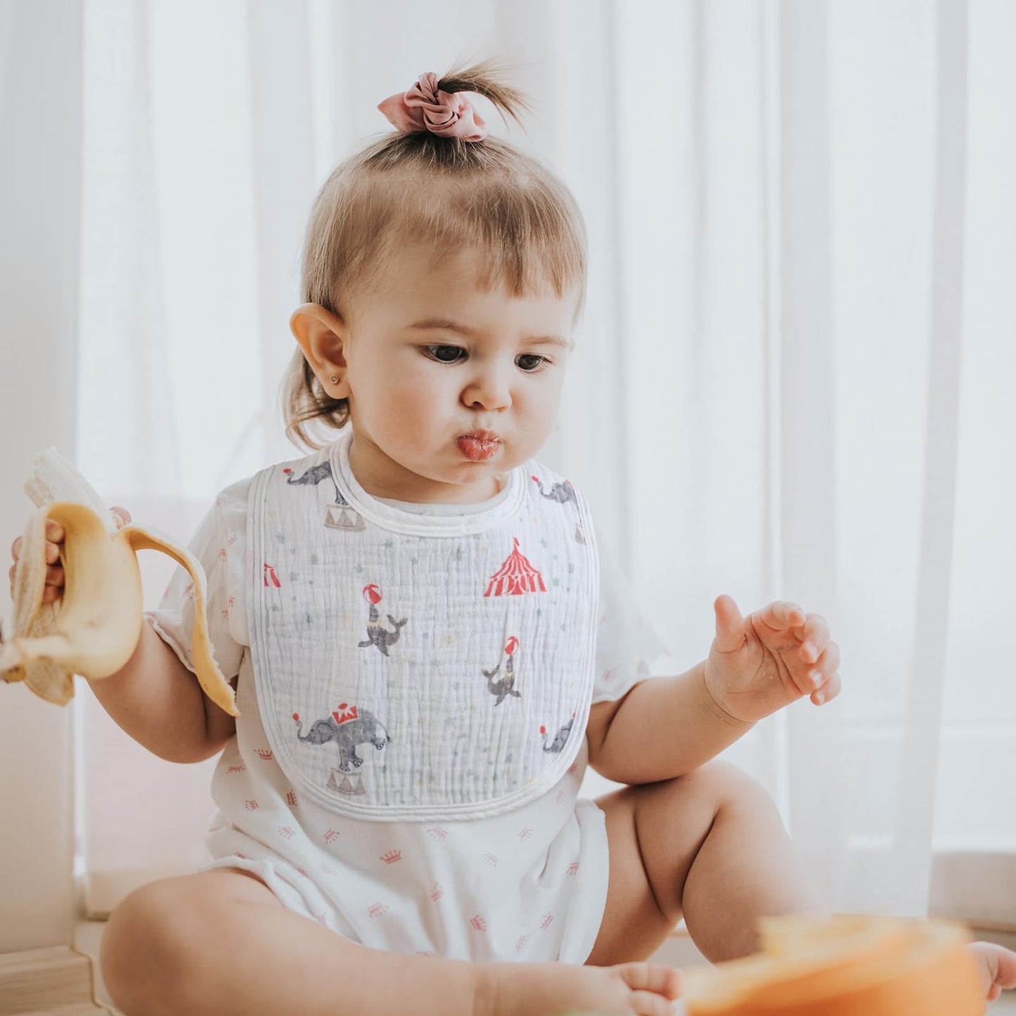 GLLQUEN BABY Muslin Drool Bibs for Boys Girls 8 Pack, Adjustable Baby Bibs for Drooling and Teething, Soft Cotton Baby Bandana Bib for Newborn Feeding Essentials (Circus)