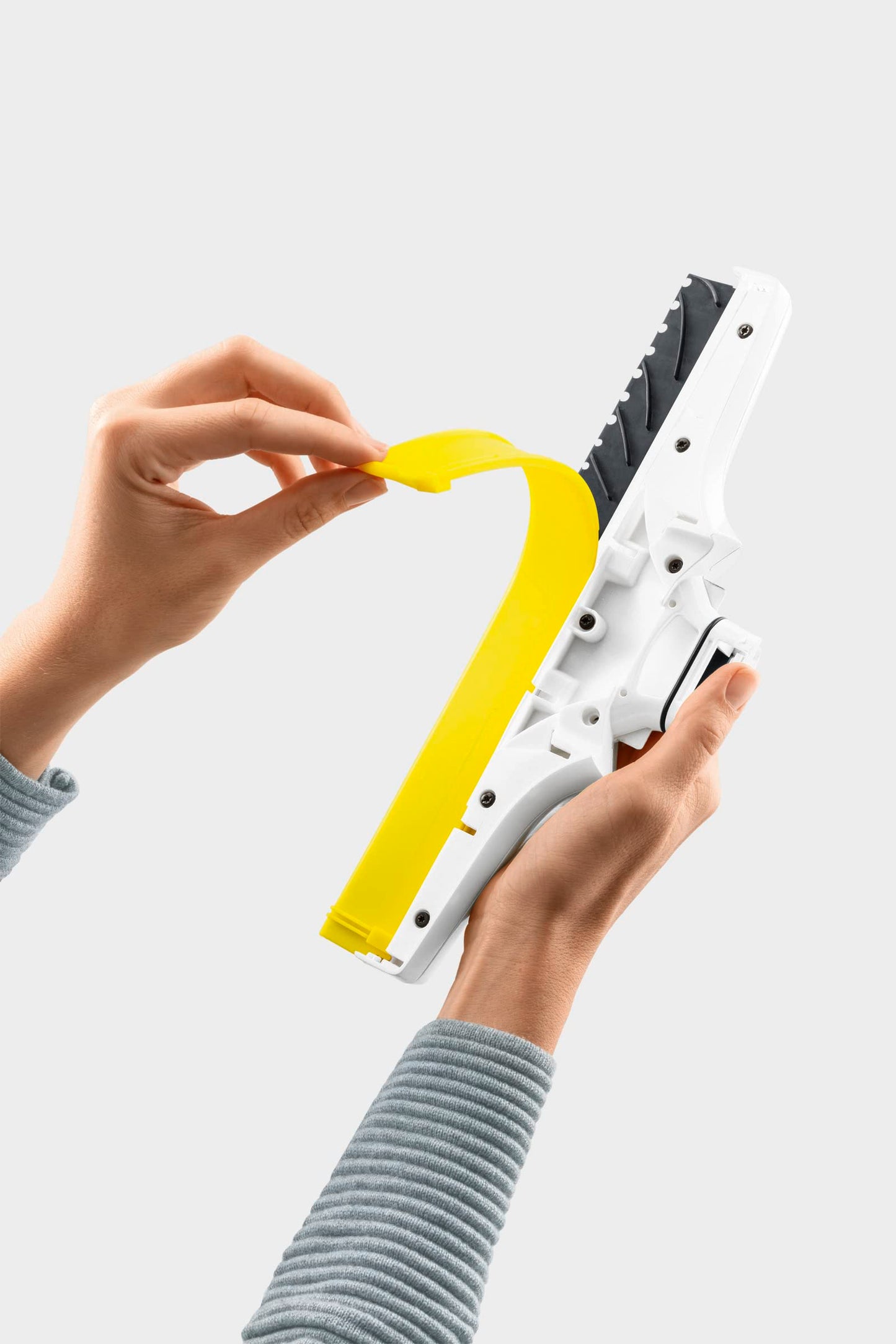 Kärcher battery operated window cleaner WV 6 Plus (extra long battery life: 100 min, replaceable suction nozzle, spray bottle with microfiber cloth, Window cleaner concentrate 20 ml, without special