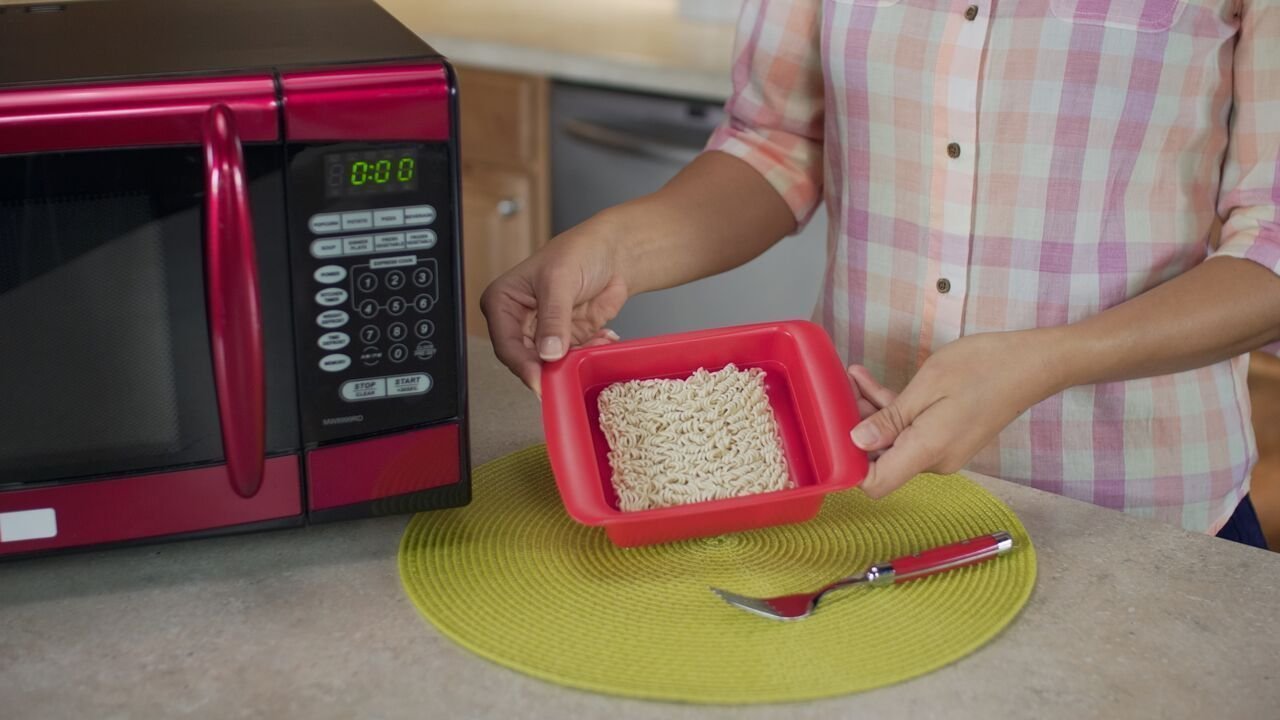 Rapid Ramen Cooker - Microwave Ramen in 3 Minutes - BPA Free and Dishwasher Safe (Red, 1-pack)