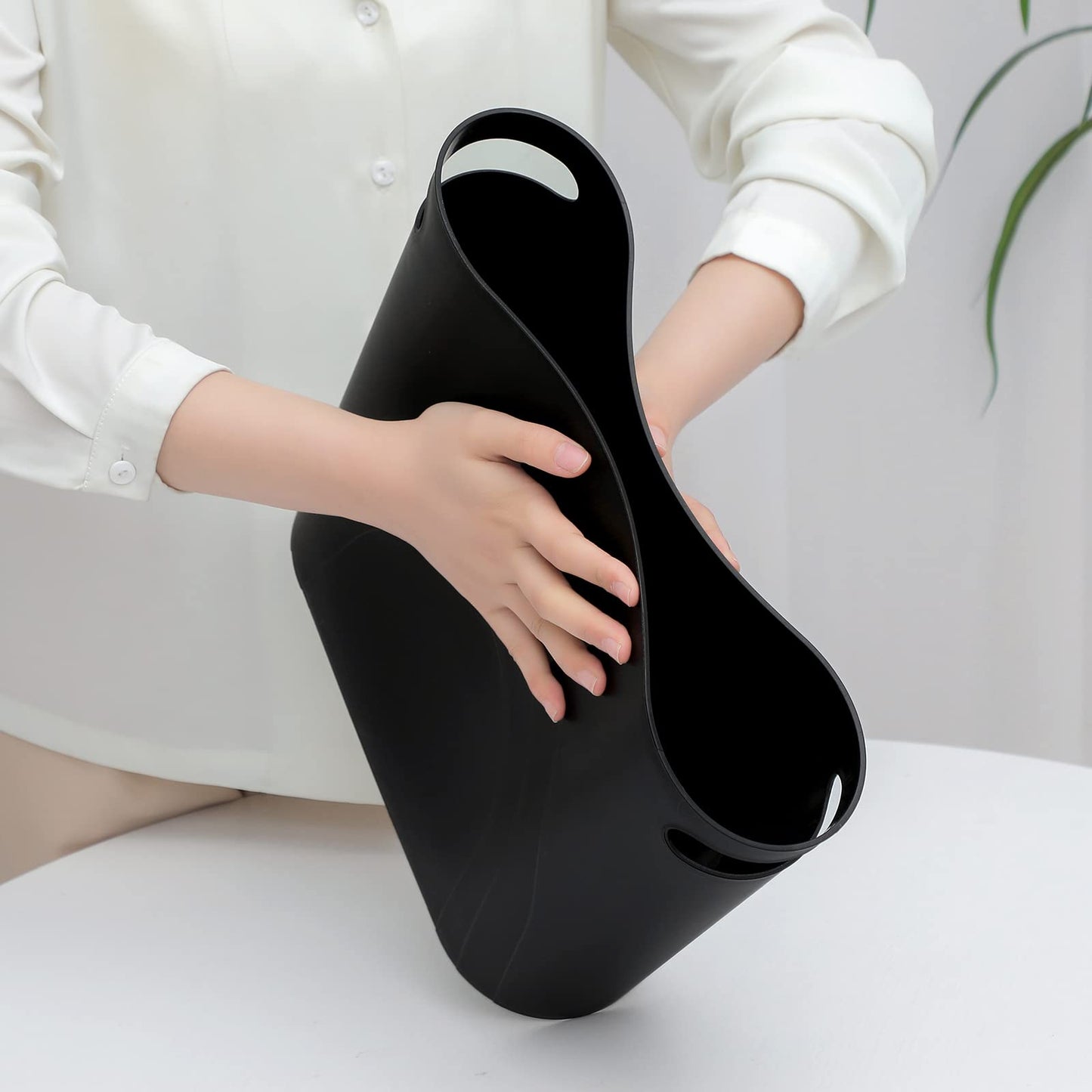 rejomiik Small Trash Can, 3.5 Gallon Slim Garbage Can Plastic Waste Basket with Handles Container Bin for Narrow Spaces Bathroom, Bedroom, Kitchen, Office at Home, Black