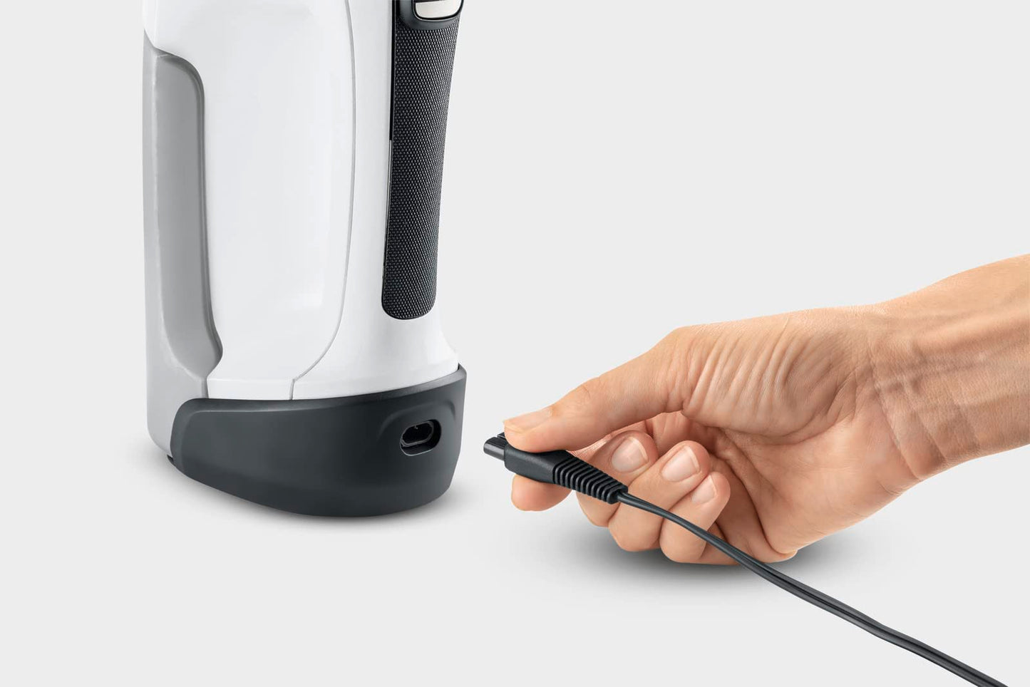 Kärcher battery operated window cleaner WV 6 Plus (extra long battery life: 100 min, replaceable suction nozzle, spray bottle with microfiber cloth, Window cleaner concentrate 20 ml, without special