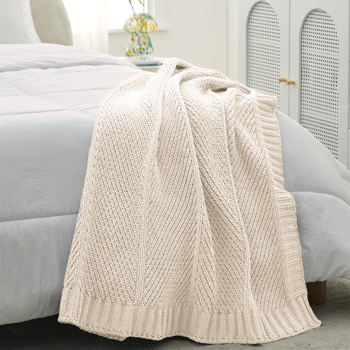 Amélie Home Chenille Knit Throw Blanket for Couch, Chevron Texture Decorative Soft Blanket for Sofa, Bed & Chair, 60"x80", Ivory