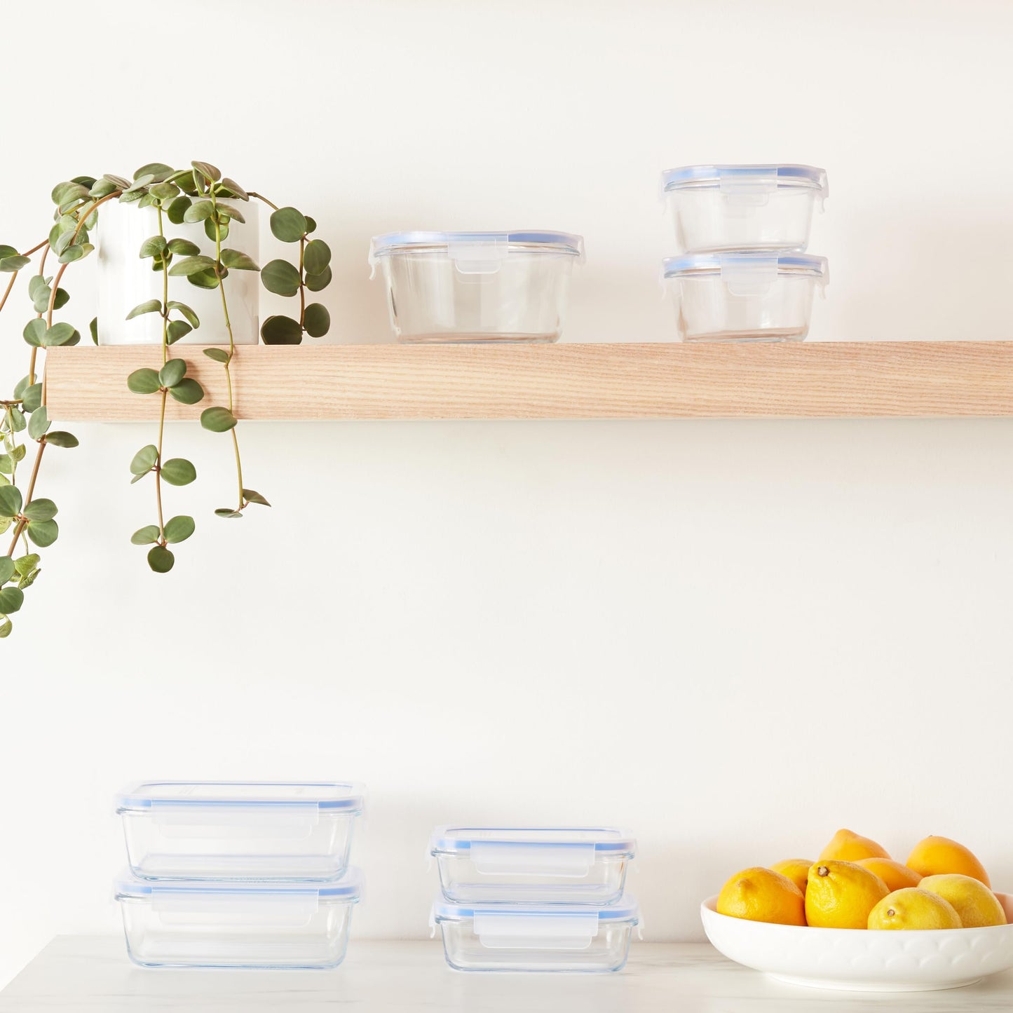 Amazon Basics Leak-Proof Glass Locking Lids Food Storage Containers, 14-Piece Set, 7 Count of Bases and 7 Plastic Lids, Clear, Blue, BPA Free