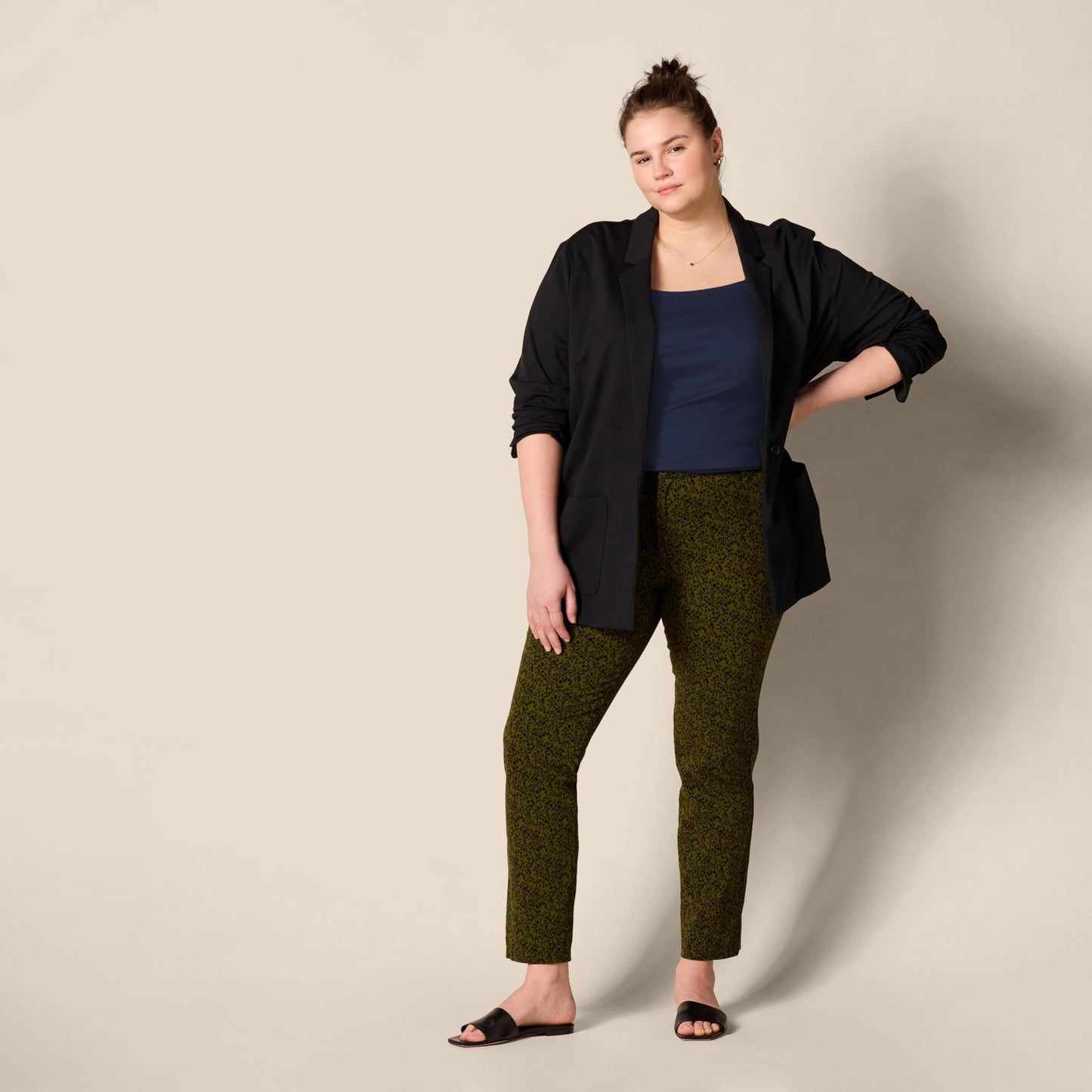 Amazon Essentials Women's Slim-Fit Half Sleeve Square Neck T-Shirt, Navy, X-Large