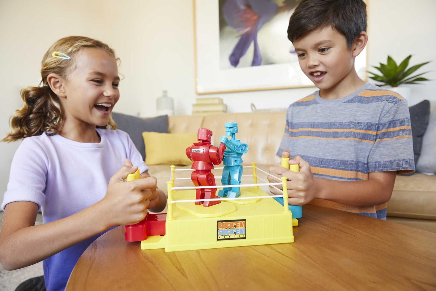 Mattel Games Rock 'Em Sock 'Em Robots Kids Game, Fighting Robots with Red Rocker & Blue Bomber, Knock His Block Off