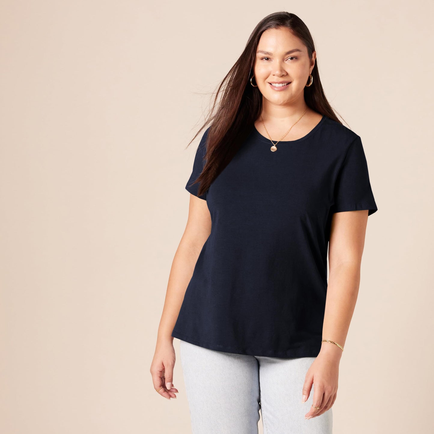 Amazon Essentials Women's Regular-Fit Short-Sleeve Crewneck T-Shirt, Pack of 4, Black/Charcoal Heather/Navy/White, Medium