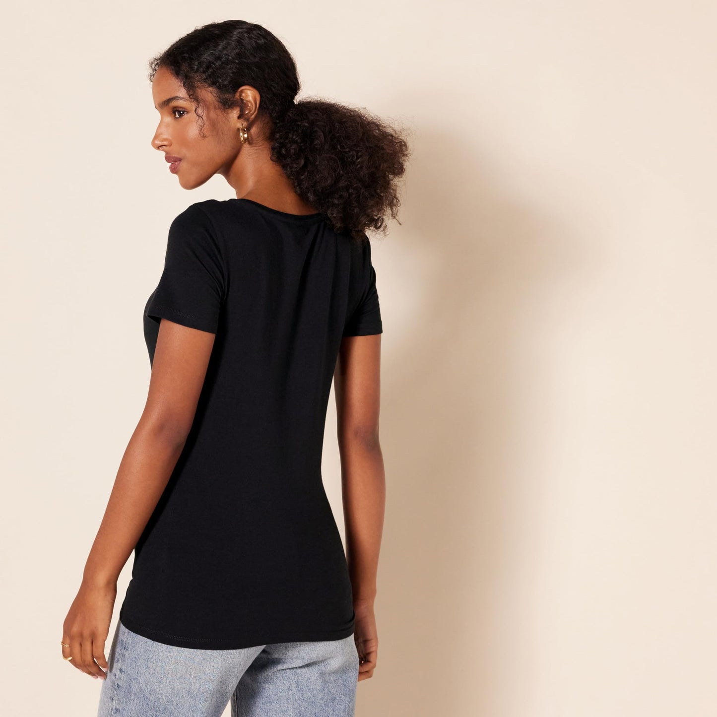 Amazon Essentials Women's Regular-Fit Short-Sleeve Crewneck T-Shirt, Pack of 2, Black, Medium