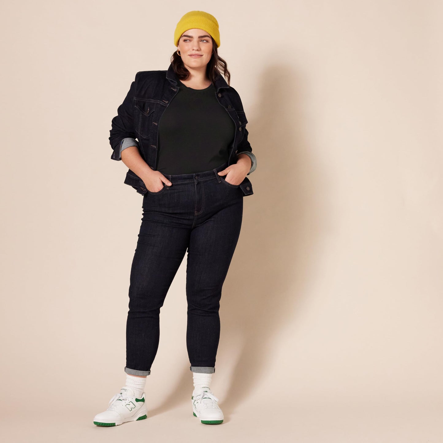 Amazon Essentials Women's Regular-Fit Long-Sleeve Crewneck T-Shirt (Available in Plus Size), Black, X-Small