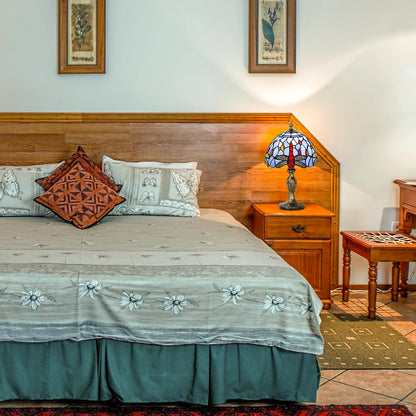 MIAOKE Stained Glass Table Lamp,Stained Glass Crystal Bead Style Table Light, Handmade Desk Bedside Night Light, Antique Art Craft Gifts Lover Living Room Bedroom Bookcase(Blue Dragonfly)