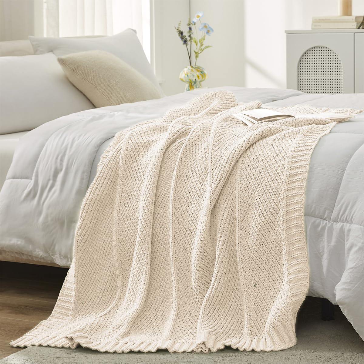 Amélie Home Chenille Knit Throw Blanket for Couch, Chevron Texture Decorative Soft Blanket for Sofa, Bed & Chair, 60"x80", Ivory