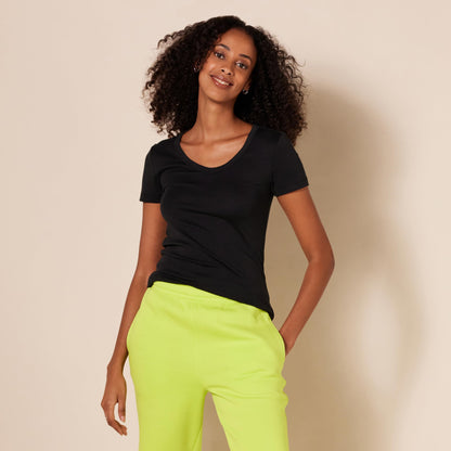 Amazon Essentials Women's Slim-Fit Short-Sleeve V-Neck T-Shirt, Pack of 2, Black, X-Small