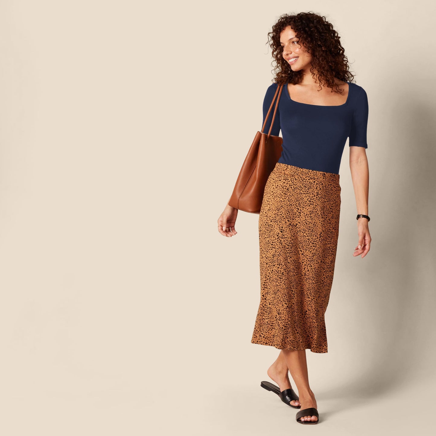 Amazon Essentials Women's Slim-Fit Half Sleeve Square Neck T-Shirt, Navy, X-Large