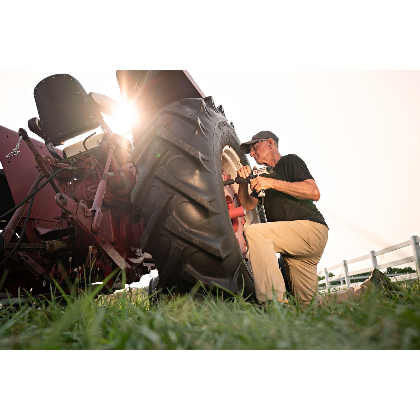 PORTER-CABLE Impact Wrench, 450 lbs of Torque, 1/2 Inch Hog Ring, 7.5-Amp, Corded (PCE211)