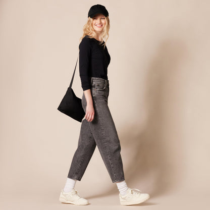 Amazon Essentials Women's Regular-Fit Long-Sleeve Crewneck T-Shirt (Available in Plus Size), Black, X-Small