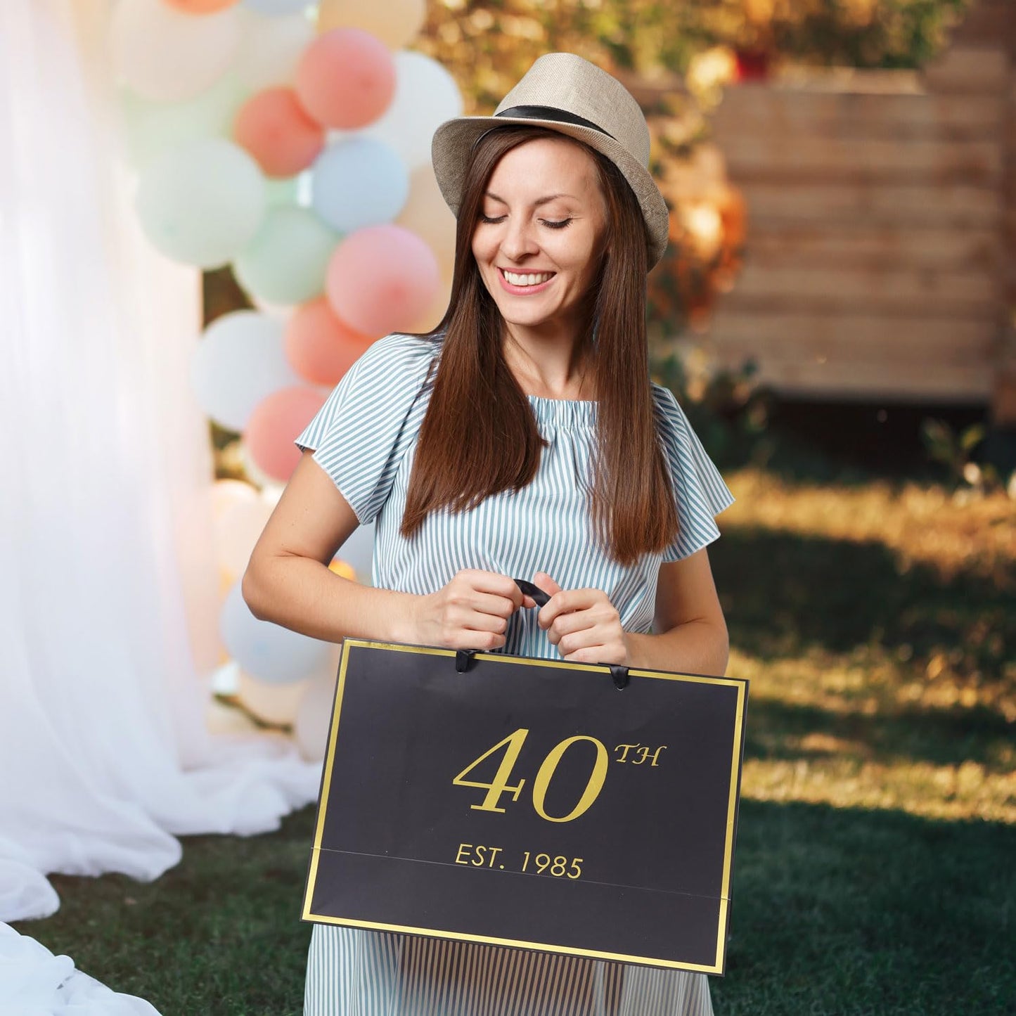 momoake 40th Birthday Gift Bag with Card and Tissue Paper for Men Women, 1985 40 Year Old 13" Elegant Black Gold Anniversary Keepsake Party Present Shopping Paper Bags for Gifts Wrapping (1985 40th)