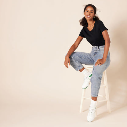 Amazon Essentials Women's Regular-Fit Short-Sleeve Crewneck T-Shirt, Pack of 2, Black, Medium