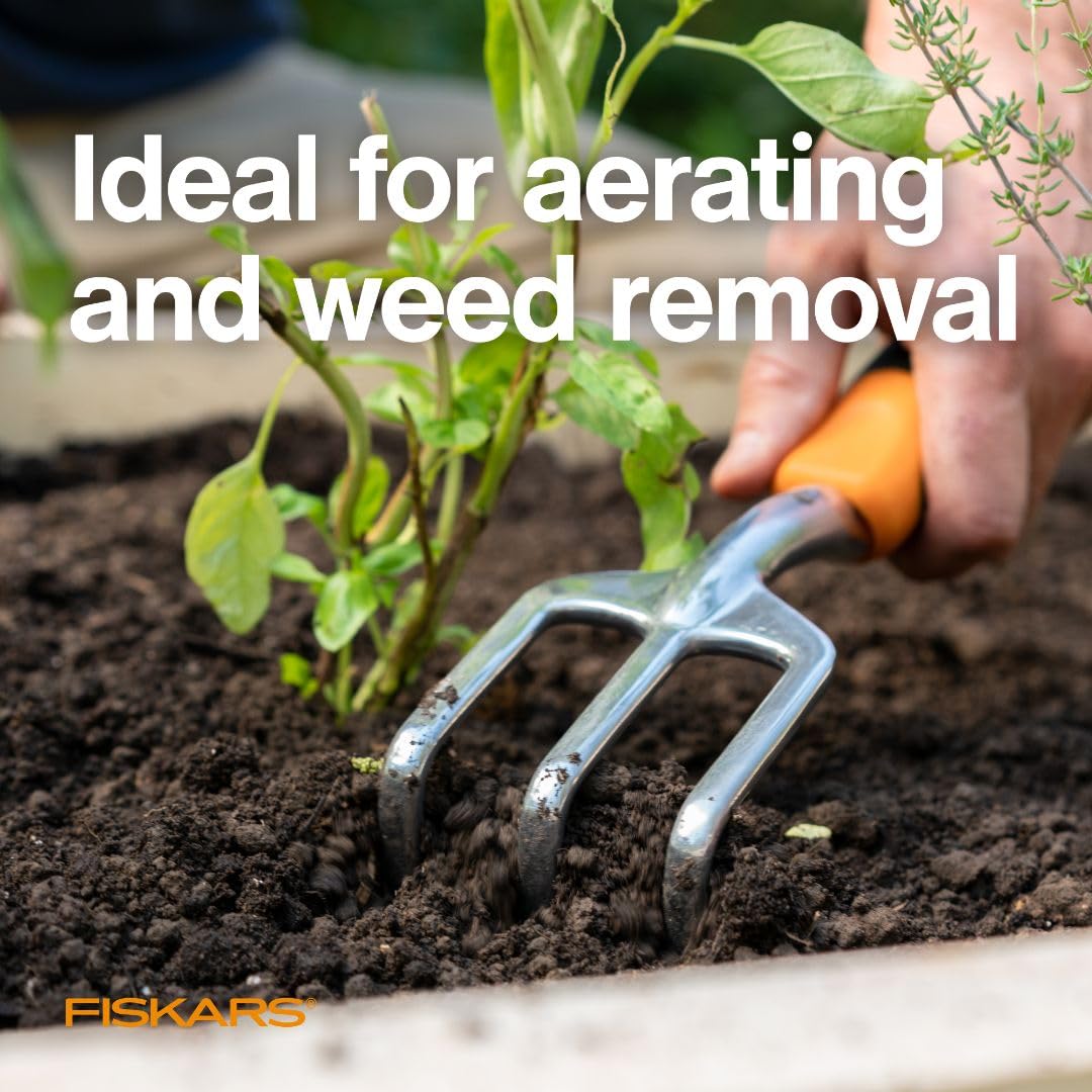 Fiskars Ergo Cultivator for Digging, Aerating Soil, and Weeding, Heavy Duty Garden Tool with Hanging Hole