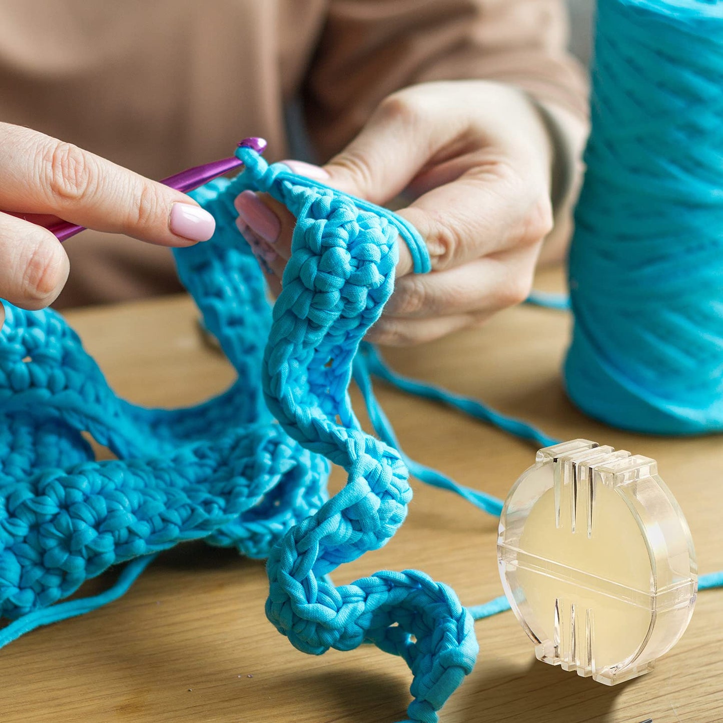 Maitys 2 Pcs Thread Wax Thread Conditioner Beeswax for Hand Sewing Embroidery Beeswax Floss Conditioner for Quilting Sewing Strengthening Line Embroidery Wax (Colorless,Clear Case)