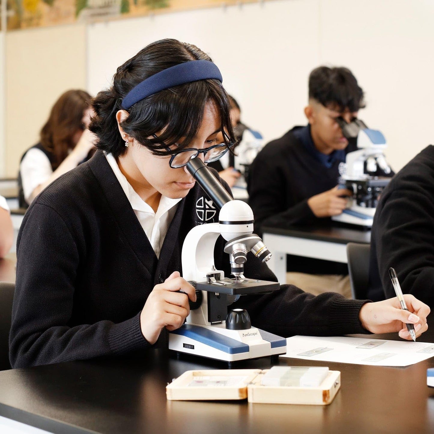 AmScope M150 Series Portable LED Monocular Student Compound Microscope - 40X-1000X Magnification - Microscope Kit Includes Dust Cover, 2 Clips & 2 Eyepieces