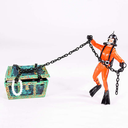 Penn-Plax Aquarium Decoration with Moving Treasure Chest, Floating Diver and Bubble Action, 4 Inches High