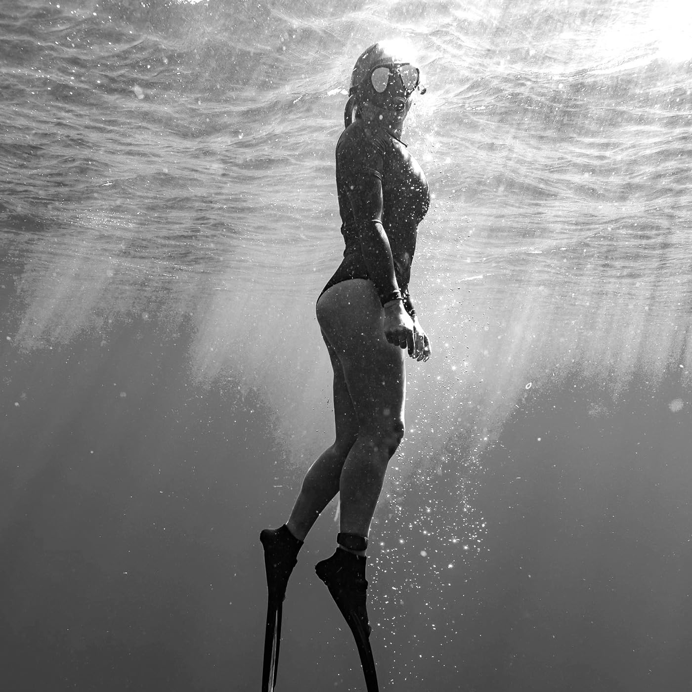 SHARKBANZ 2 - All Black Limited Edition - Magnetic Shark Deterrent Band for Swimming, Surfing, Diving, Snorkeling and All Ocean Sports