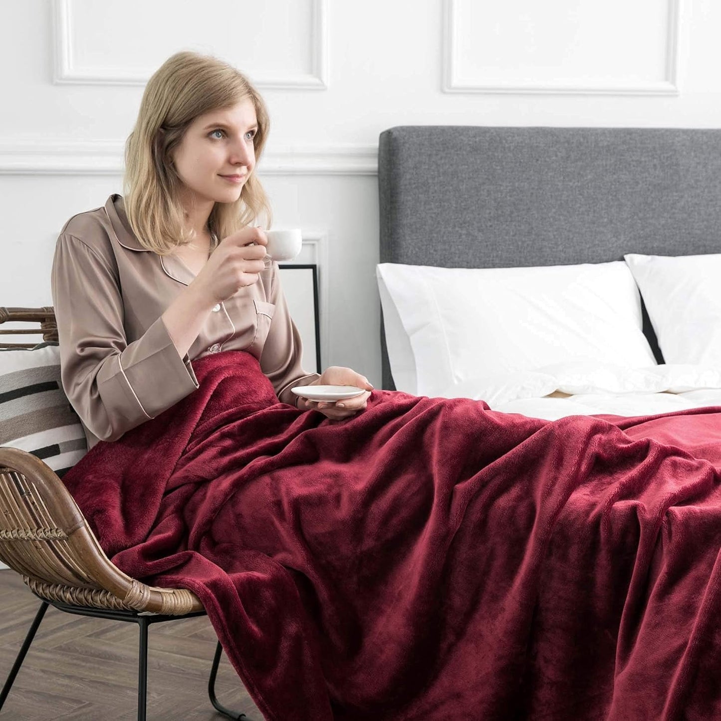 MOONLIGHT20015 Fleece Blanket Twin Size 12 Pack - Super Soft Fuzzy Throw Blanket for Couch and Sofa - Lightweight Luxury 400 GSM Microfiber Bed Blankets and Throws, 60 x 80 Inches (Twin, Burgundy)