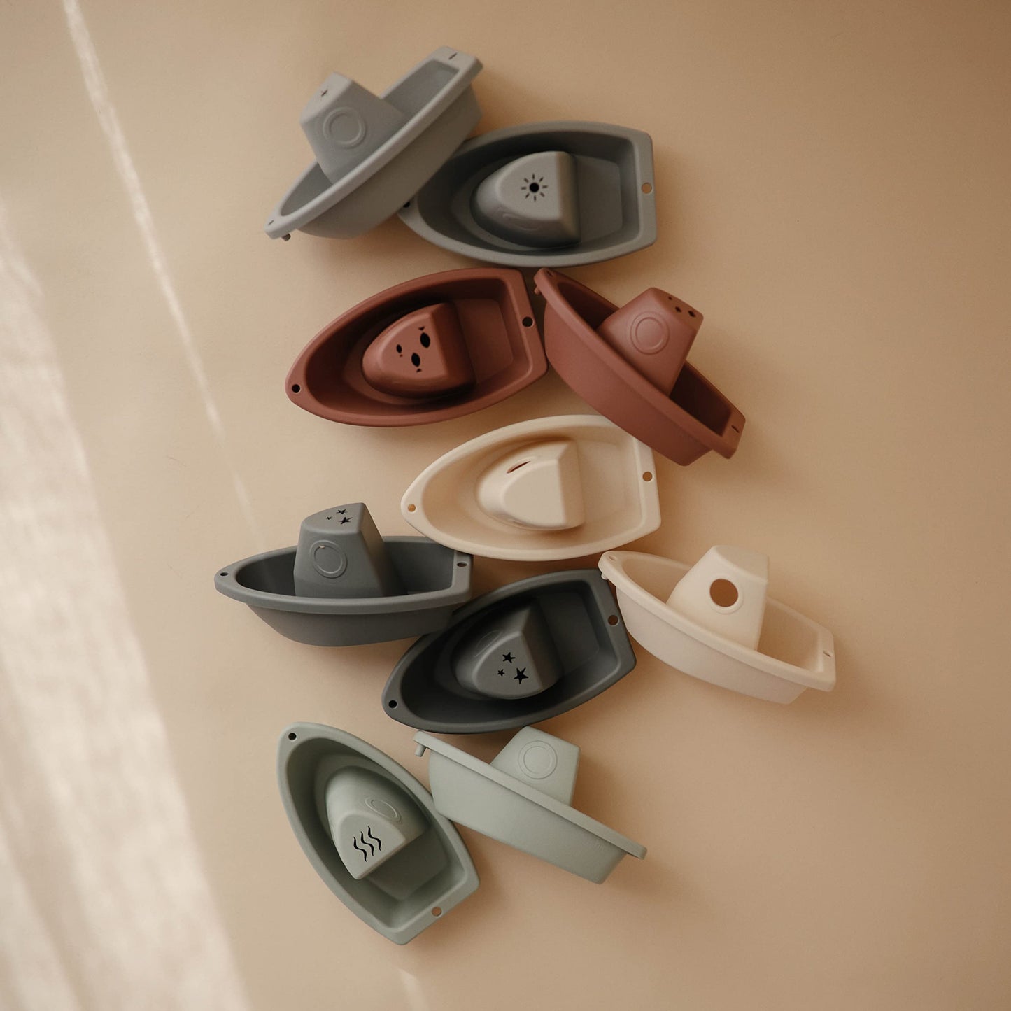 mushie Stackable Bath Boats Toy (Original) | Floating Bathtub Toys for Baby & Toddler, Set of 5 | Made in Denmark