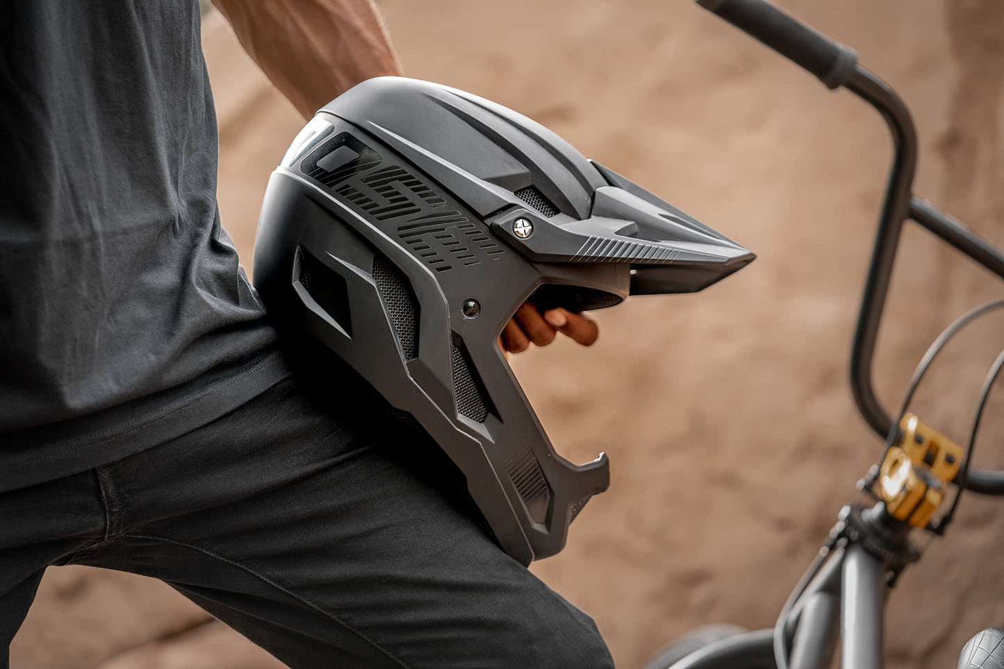 Mongoose Title Full Face Helmet, Medium, Durable ABS Shell, Chin Guard, Full Coverage Padding, Vents for Airflow, Pivoting Visor, Goggle Strap Channel, BMX and Mountain Bike Helmet for Adult or Teen