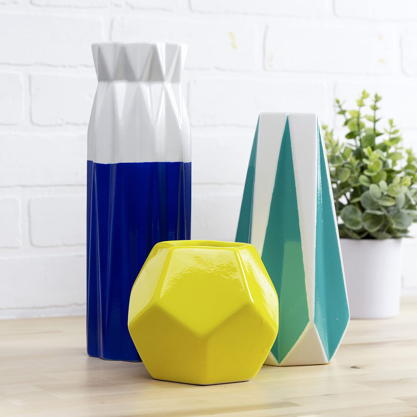 Mod Podge Spray Acrylic Sealer that is Specifically Formulated to Seal Craft Projects, Dries Crystal Clear is Non-Yellowing No-Run and Quick Drying, 12 ounce, Gloss