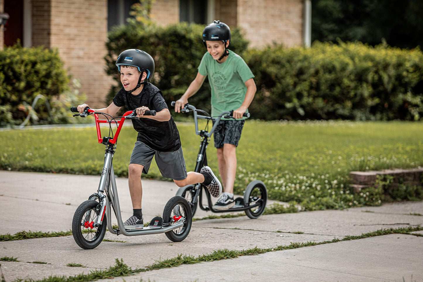 Mongoose Trace Air Non-Electric Scooter for Youth Boys Girls Age 8+ Year Old, Max Weight 220 lbs., 12-Inch Air Tires, BMX-Style Handlebar, Wide Foot Deck, Black