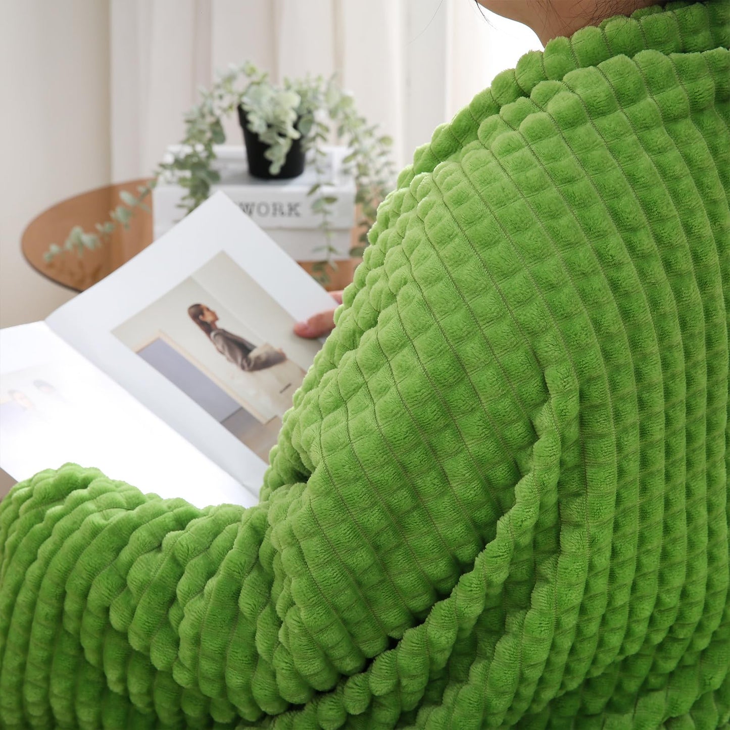 Puncuntex Flannel Fleece Throw Blanket Apple Green 60"×80",Super Soft Plush Cozy Blanket with Square Grid Design Luxury for Couch Sofa Chair