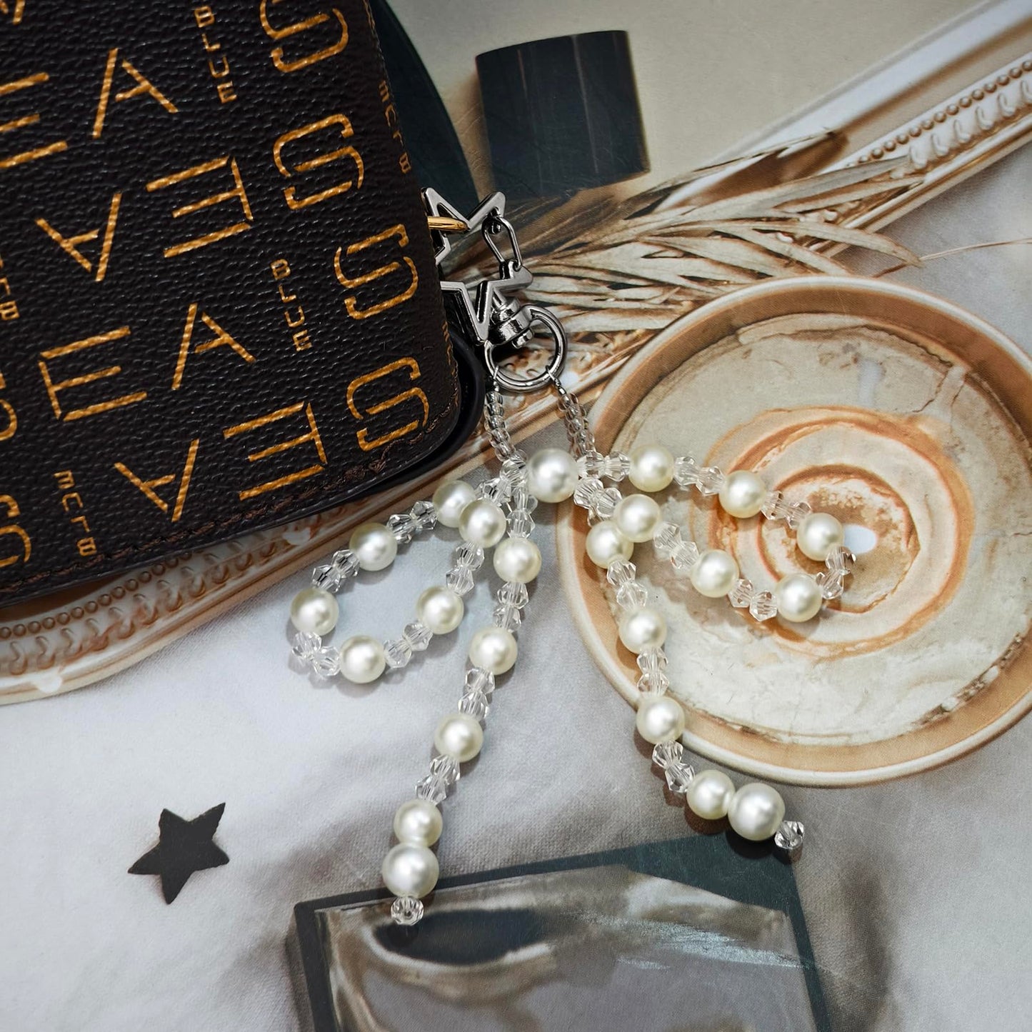 AGEN KGEN Novelty keychains Aesthetic Y2K Keychain Charms Stylish Keychains Accessories for Women Bag Purse Gifts (1x Pearl Crystal Bow)