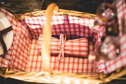 PICNIC TIME Piccadilly Picnic Basket, Romantic Picnic Basket for 2 - Includes Utensil Set, Glasses, Plates, and Wine Opener, (Red & White Plaid Pattern)