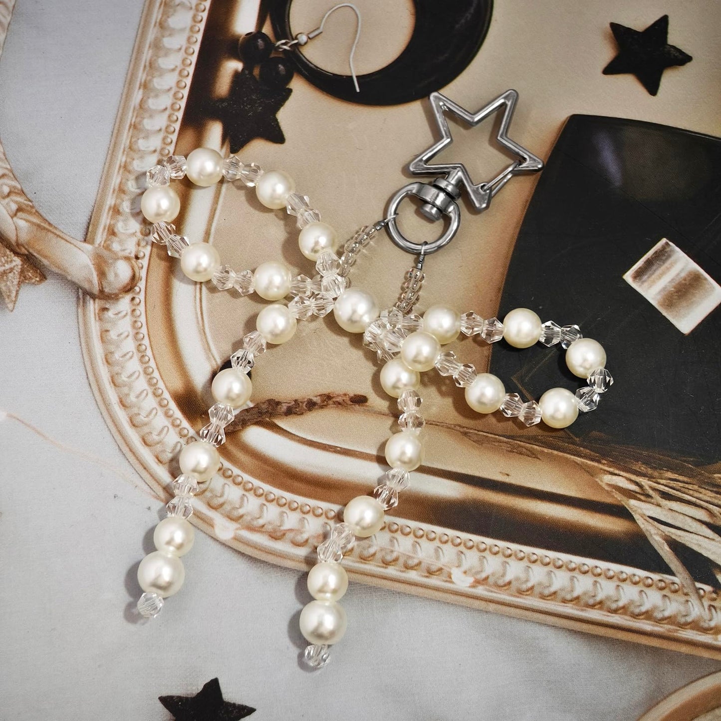 AGEN KGEN Novelty keychains Aesthetic Y2K Keychain Charms Stylish Keychains Accessories for Women Bag Purse Gifts (1x Pearl Crystal Bow)