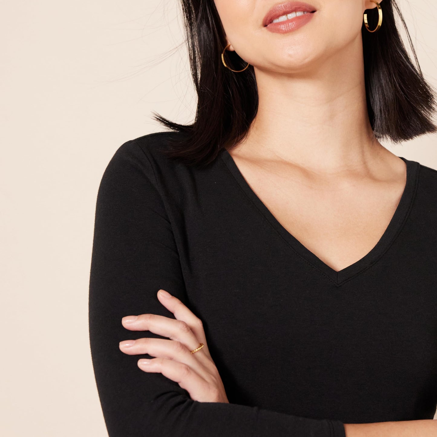 Amazon Essentials Women's Regular-Fit 3/4 Sleeve V-Neck T-Shirt (Available in Plus Size), Black, Large