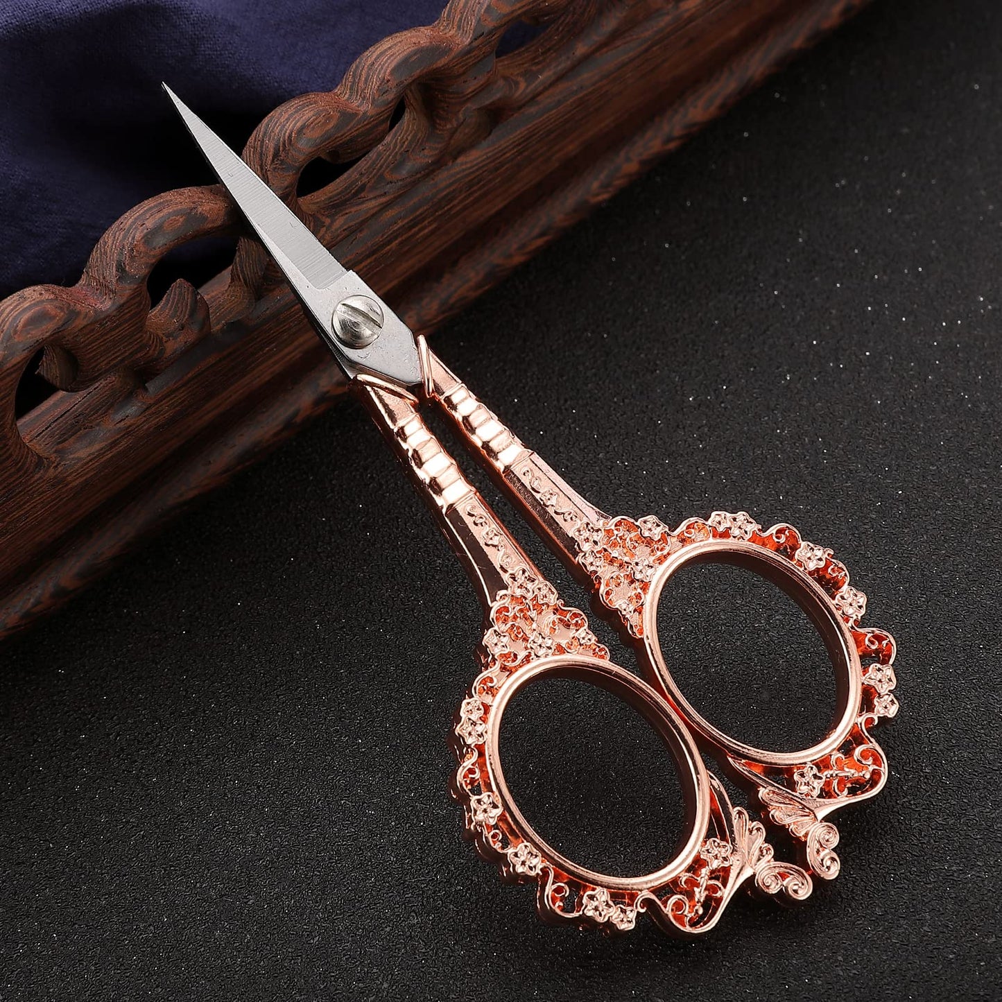 HITOPTY Sewing Scissors Embroidery Scissors, 4.5in Rose Gold Crochet Scissor with Sheath for Craft Cross Stitch Needlework Artwork Thread Yarn Cutting