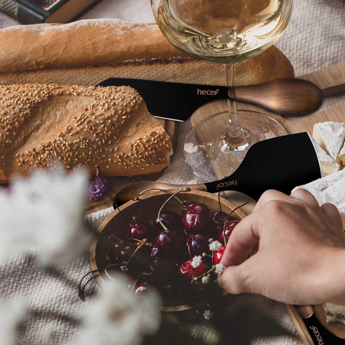 hecef Cheese Knife Set of 3, Bronze Grain Multipurpose Retro Cheese Knives, Set includes Pronged, Hard Cheese & Chisel Knife, Black