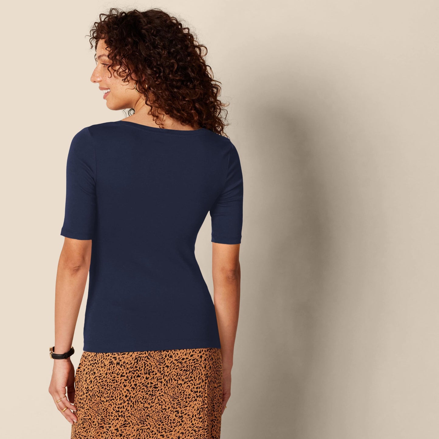 Amazon Essentials Women's Slim-Fit Half Sleeve Square Neck T-Shirt, Navy, X-Large