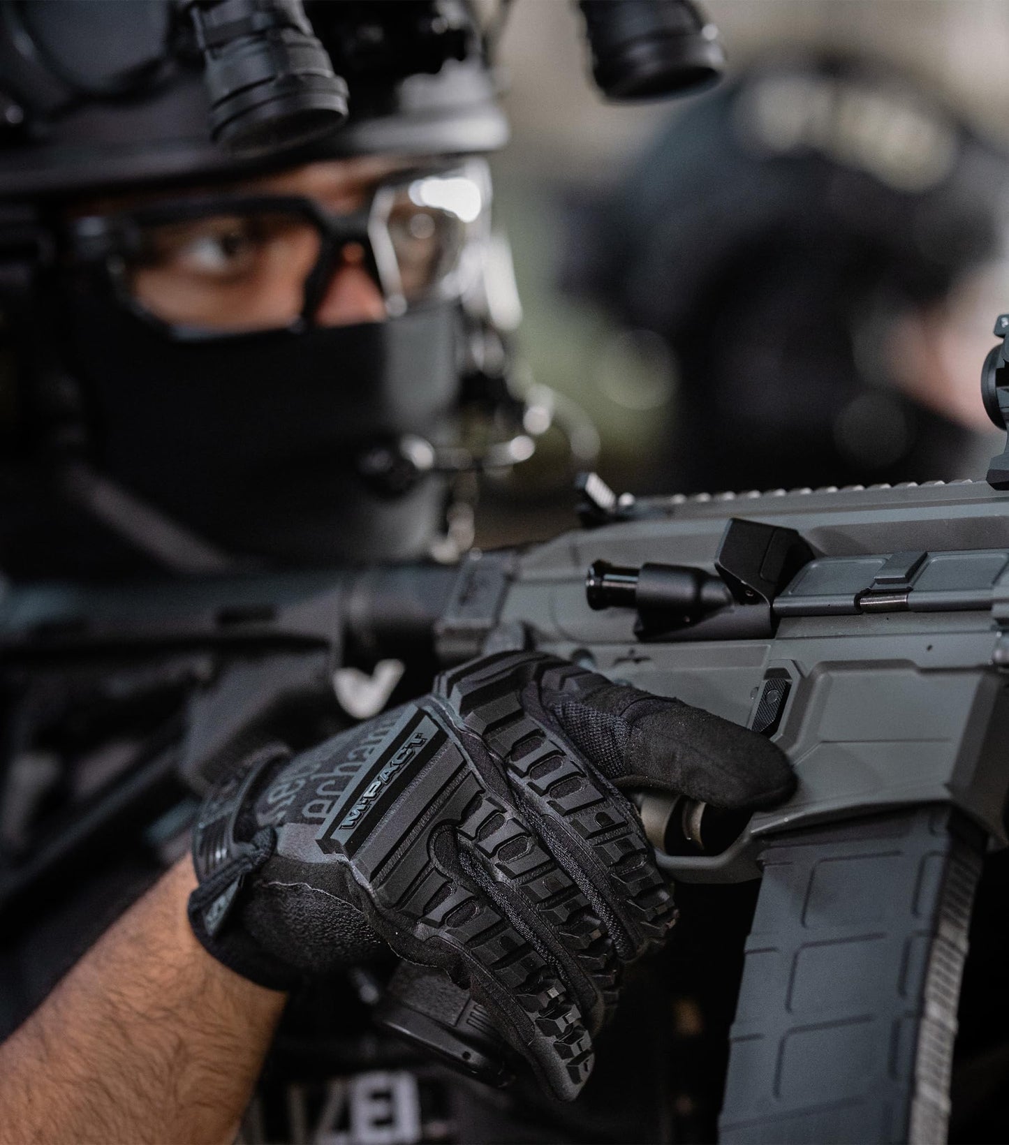 Mechanix Wear: M-Pact Covert Tactical Gloves with Secure Fit, Touchscreen Capable Safety Gloves for Men, Work Gloves with Impact Protection and Vibration Absorption (Black, Large)