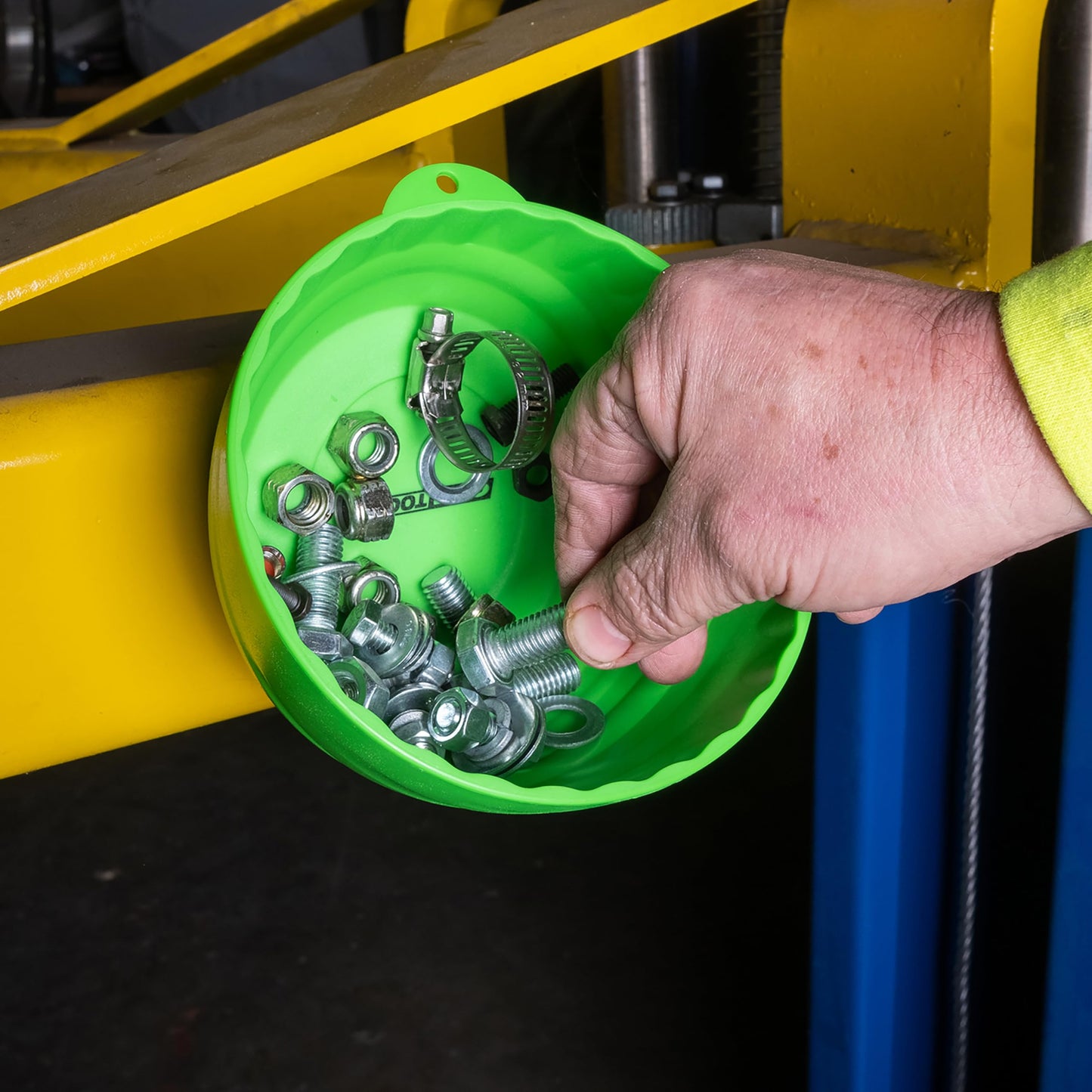 OEMTOOLS 25114 Magnetic Nut Cup, Magnetic Bowls for Holding Nuts and Bolts, 6 Inch Cup Diameter, Coated Magnet Sticks to All Ferrous Metal Work Surfaces,Green