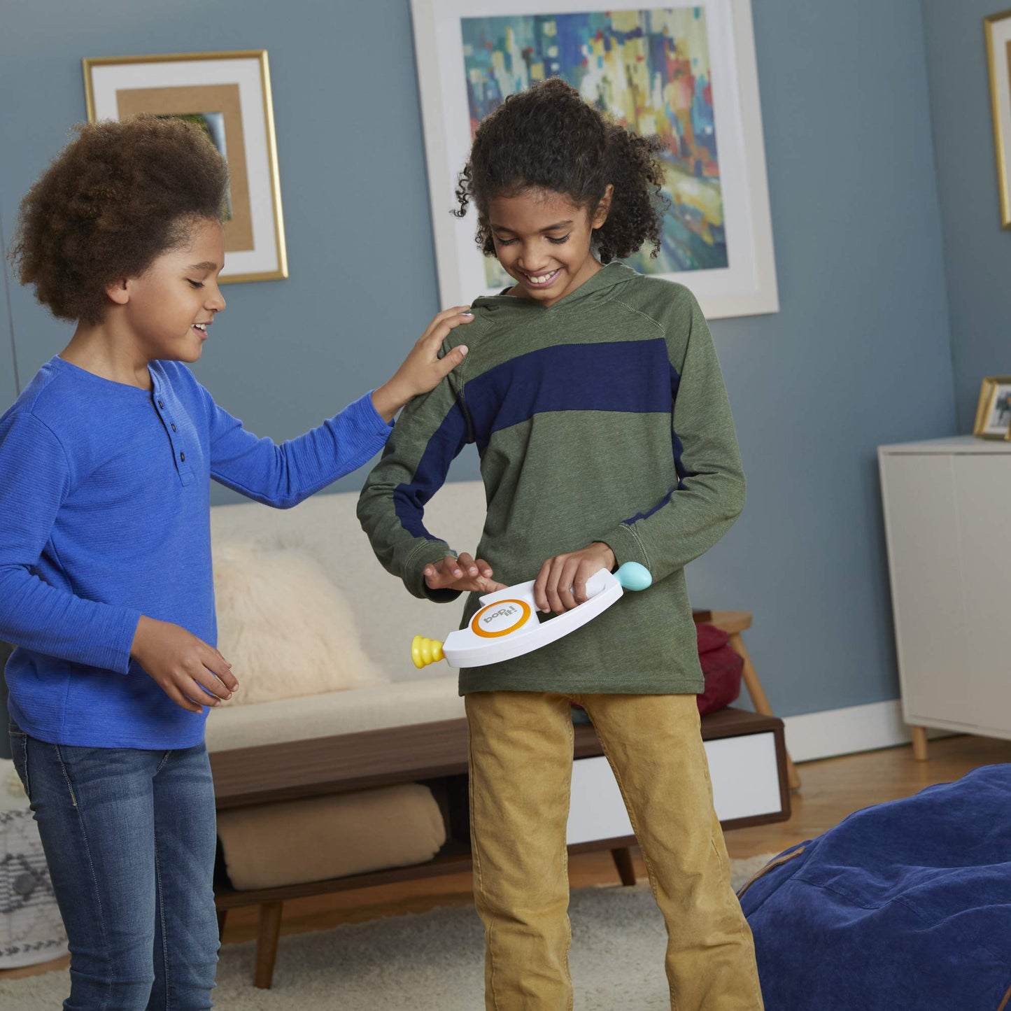 Hasbro Gaming Bop It! Electronic Game for Kids Ages 8 and up, Kids Games for 1 or More Players, Board Games for Kids, Kids Gifts