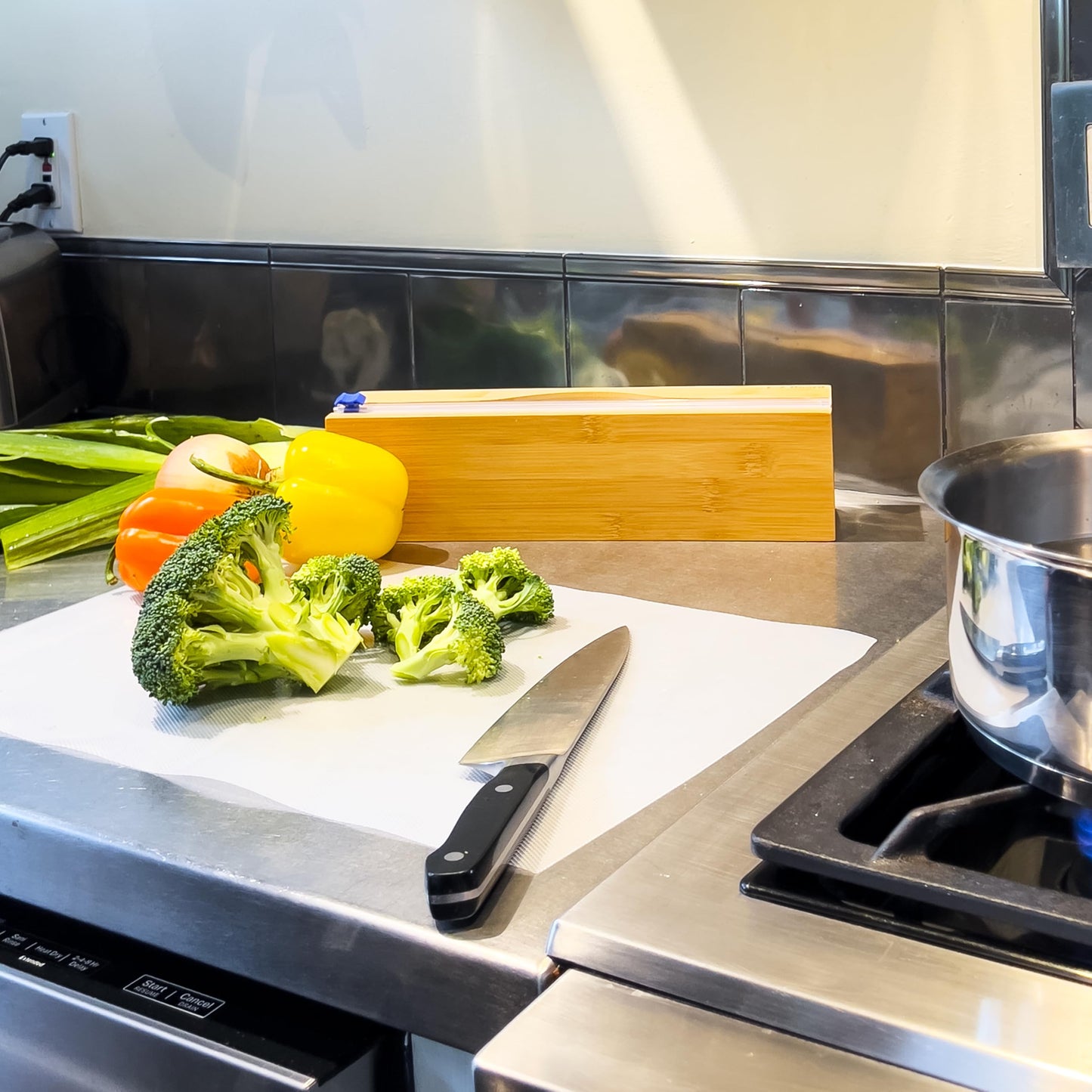 Mind Reader E-Z Board Disposable Plastic Cutting Board, 20 Square Feet, Easy Clean-Up and Convenient Use, Ideal for Camping, Hunting, Boating, and For People With Food Allergies, Clear