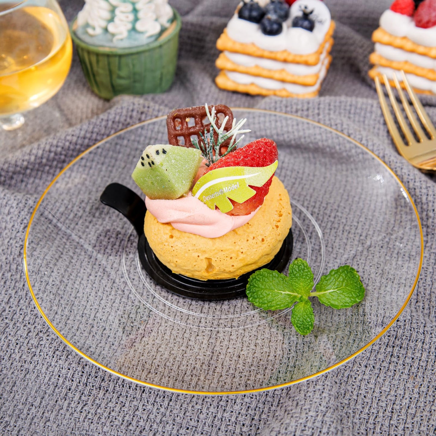 Nervure 100Pieces Clear and Gold Rim Plastic Plates - 7.5inch Disposabl Salad Dessert Plate - Clear and Gold Party Plates Ideal for Wedding & Party